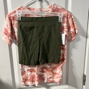 Women's Love Life 2 piece Camo outfit Size S